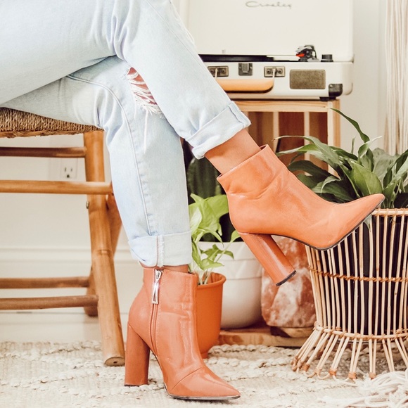 •LAST ONE//Santa Clara Mauve Patent Leather Boots• - Picture 5 of 6